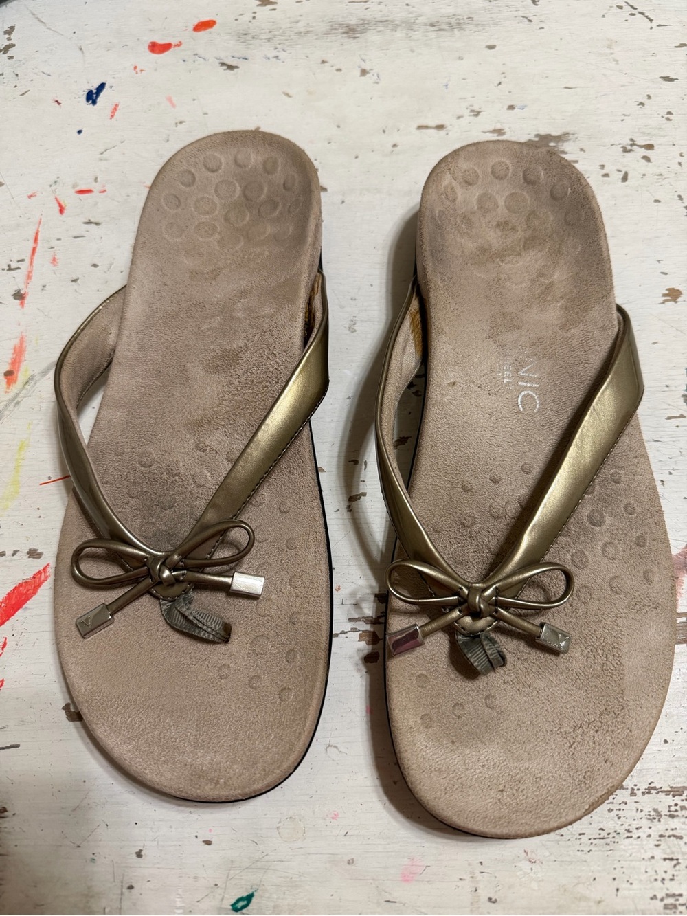 Vionic Metallic Gold Bow Thong Sandals supportive comfort for size 10 euc